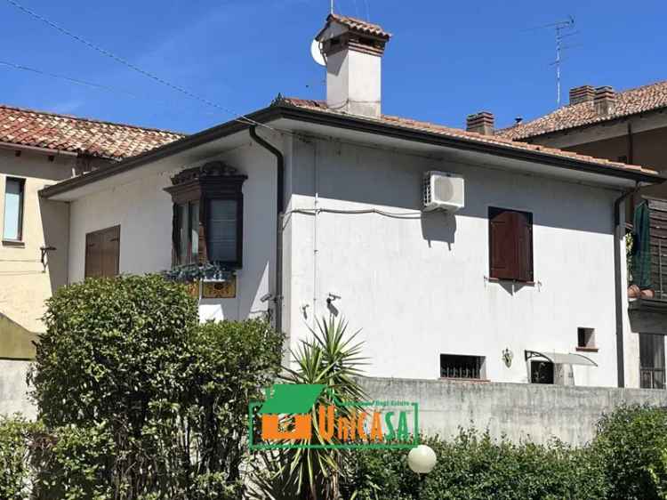 Villa unifamiliare via Giuseppe Garibaldi 69, Centro, Monfalcone