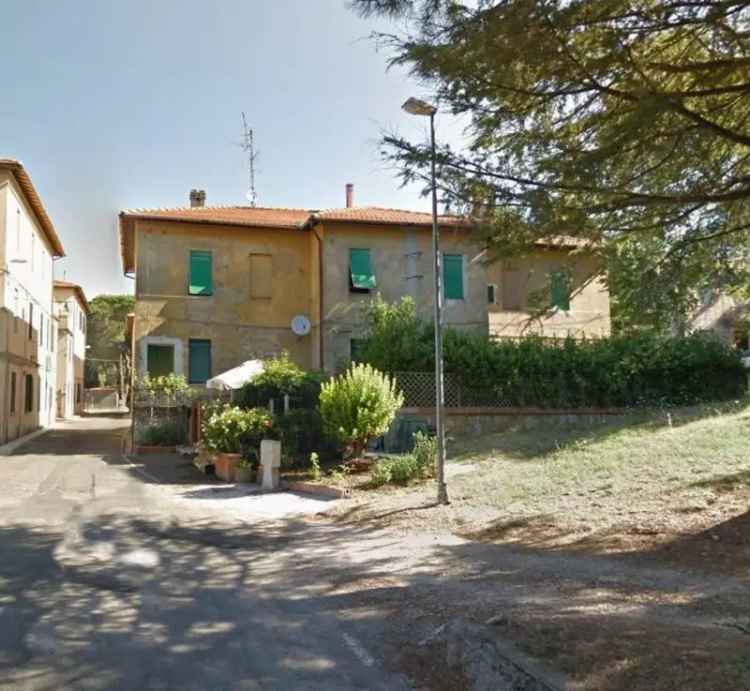 Appartamento in Via Santa Barbara, Massa Marittima, 6 locali, 1 bagno