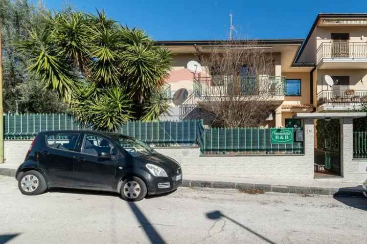 Villa a schiera in Via Beatrice di tenda, Valverde, 12 locali, 5 bagni