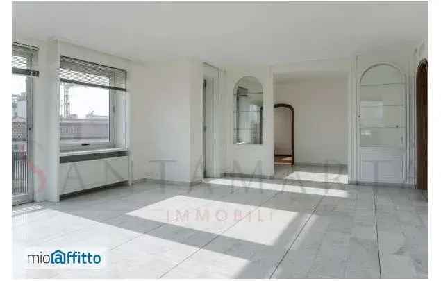 Affitto 6 camera appartamento di 309 m² in Milan