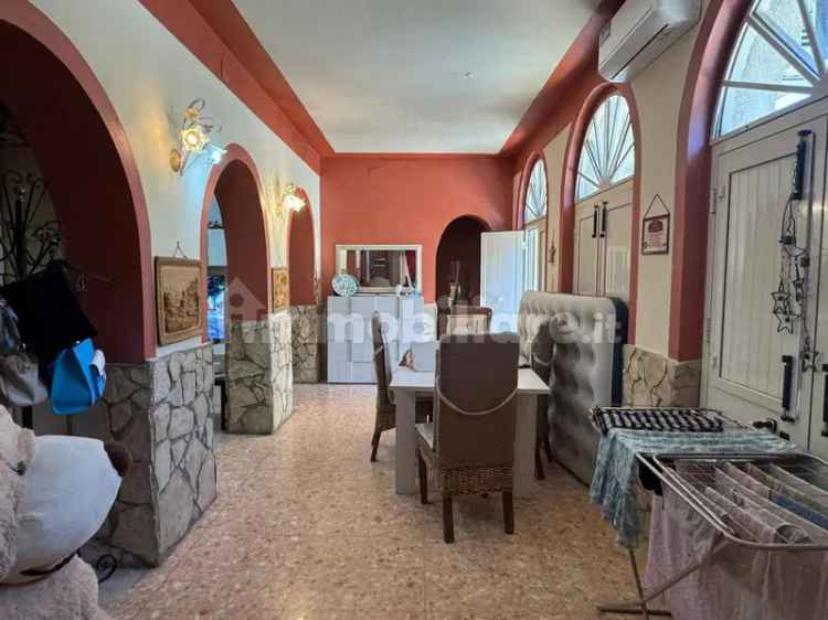 Appartamento in villa viale Stefano Candura, Centro, Caltanissetta