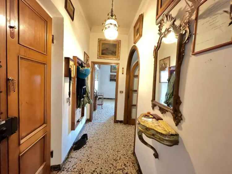 Appartamento in Piazza Tanucci, Firenze, 5 locali, 1 bagno, 104 m²