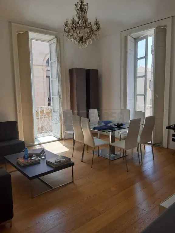 Appartamento in Via ROMA, Siracusa, 5 locali, 1 bagno, arredato, 90 m²