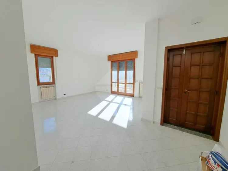 Appartamento in Via Acquatorbida, Pescara, 5 locali, 2 bagni, 115 m²