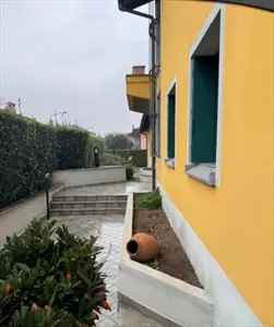 Villa in Vendita Romano di Lombardia 6 Locali 385 mq