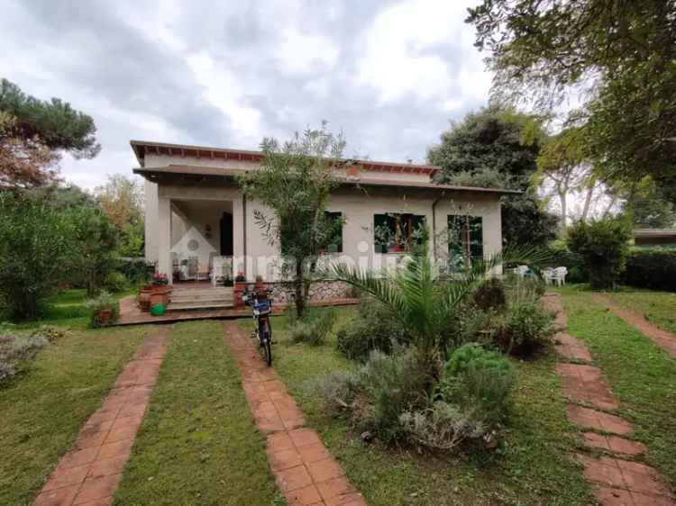 Villa unifamiliare via Fivizzano, Bondano - Partaccia, Massa