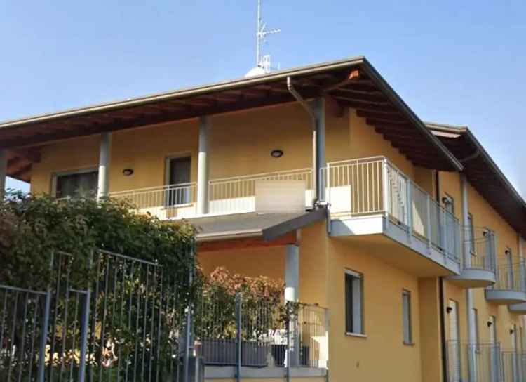 Appartamento in Via dei Ronchi, Solbiate Olona, 6 locali, 99 m²