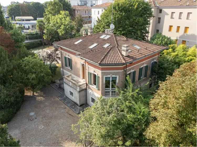 Villa in Strada Vignolese 340, Modena, 14 locali, 6 bagni, garage