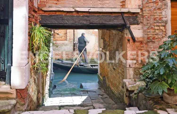 Bilocale Riva De Biasio, Santa Croce, Venezia