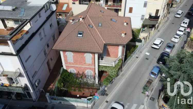 Appartamento in villa via della Vela, Centro, Civitanova Marche