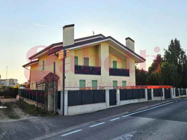 Villa bifamiliare in Via Roma, 21, Fossò (VE)