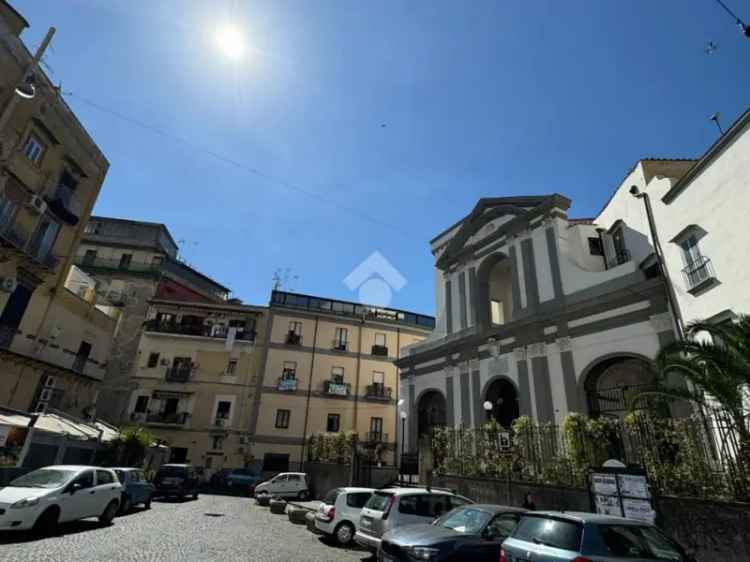 Appartamento in vendita a Napoli via Sant'Antonio Abate, 6