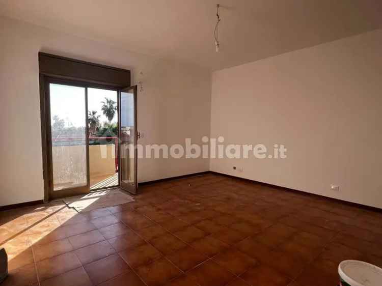 Trilocale viale Immacolata, Centro, Riposto