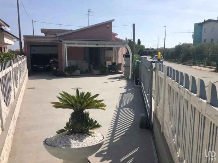 Vendita villa 5 locali di 200 m² in Roseto degli Abruzzi (64026) - 107252 - iad