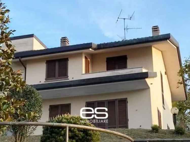 Villa in Via Provinciale per Colle Brianza, Galbiate, 5 locali, 230 m²