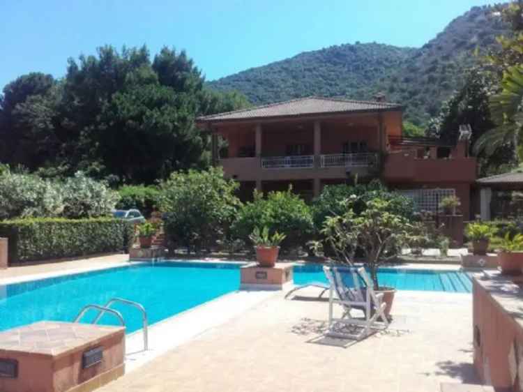 Villa in Via Arno 4, Palermo, 15 locali, 5 bagni, giardino privato