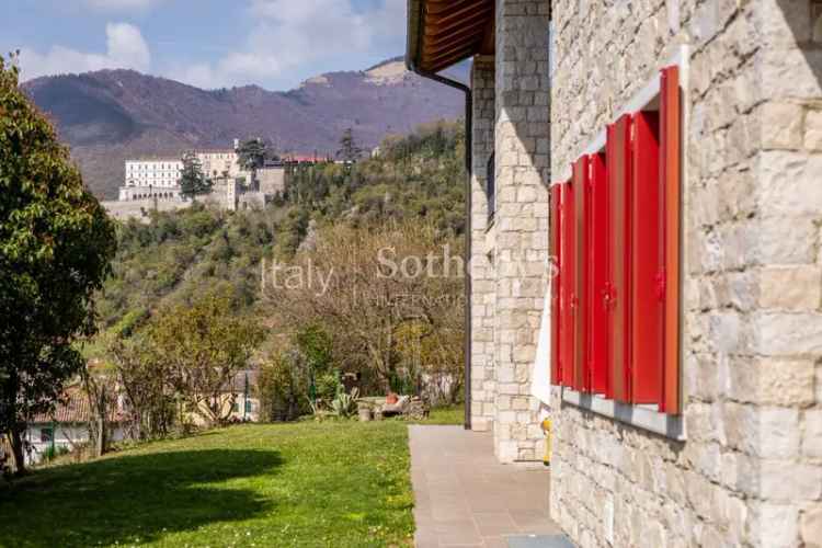 Splendida villa signorile con giardino e vista panoramica