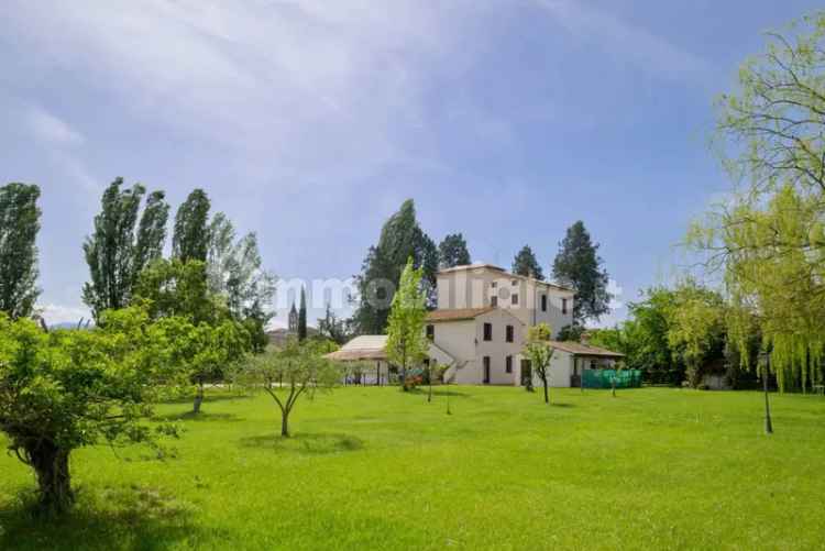 Borgo Storico in Vendita Bevagna Umbria