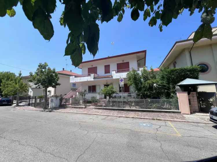 Villa unifamiliare viale Vasto 10, Colle dei Pini, Riccione