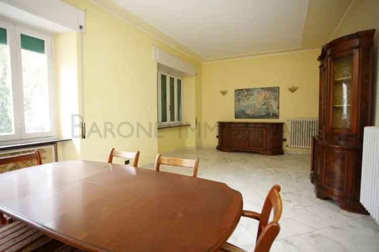 Appartamento in Via ambrogio celi, Massa, 6 locali, 1 bagno, 160 m²