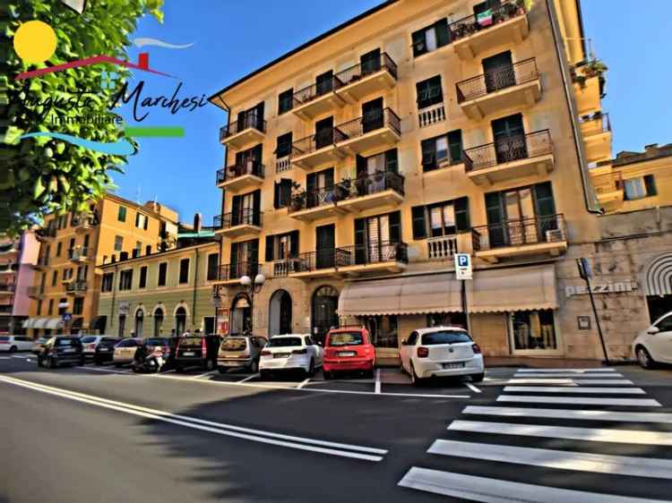 Appartamento in VIA ASSERETO, Recco, 10 locali, 3 bagni, 220 m²