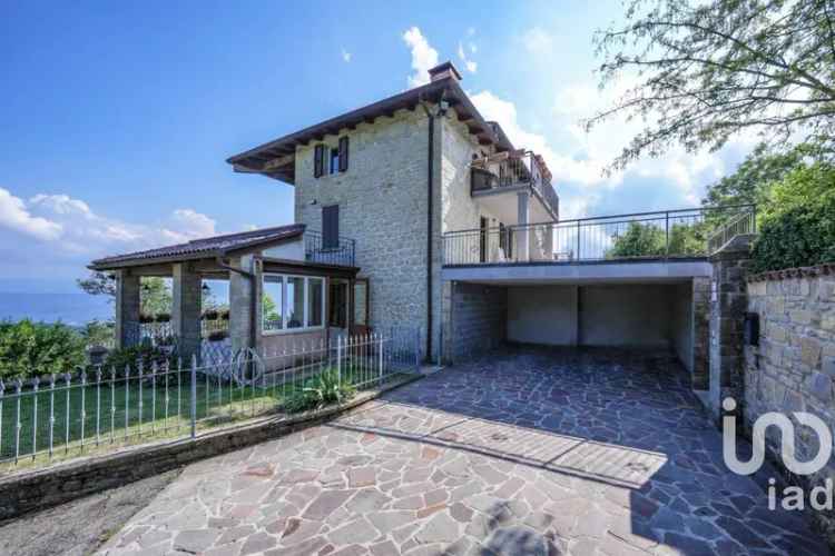 Villa unifamiliare via Bruno Bocconi 71, Tizzano Val Parma