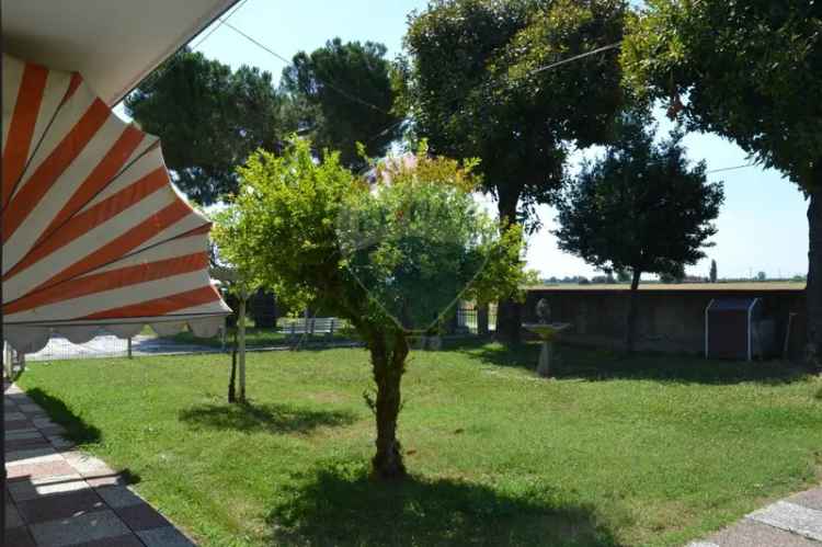 Villa in Via Nugarazza, Riva del Po, 14 locali, 4 bagni, con box