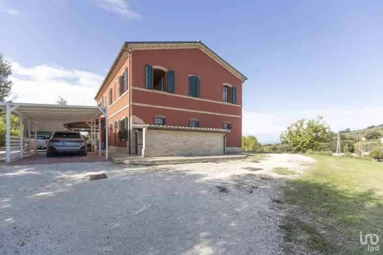 Vendita villa 5 locali di 250 m² in Osimo (60027) - 126900 - iad