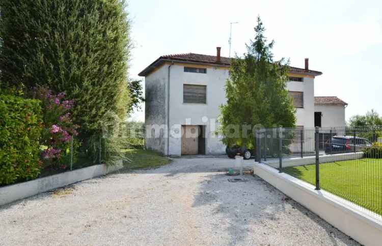 Rustico via Peressine, Centro, Prata di Pordenone