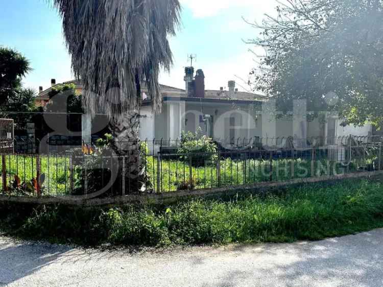 Villa in Ficana, Latina, 3 locali, 1 bagno, giardino privato, 50 m²