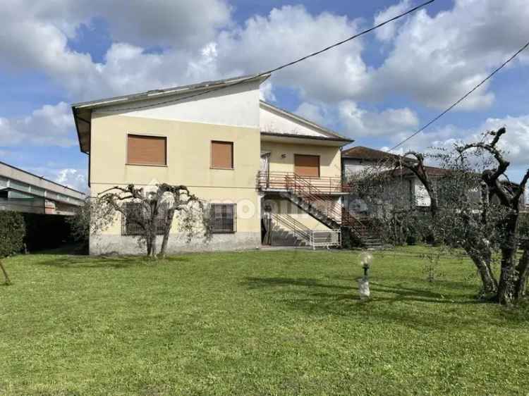 Villa bifamiliare viale Europa, Lammari - Lunata, Capannori