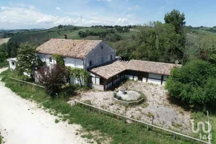 Vendita rustico 15 locali di 2.750 m² in Osimo (60027) - 125812 - iad