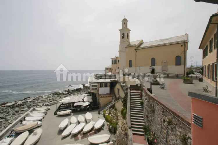 Quadrilocale piazza Nettuno, Albaro, Genova