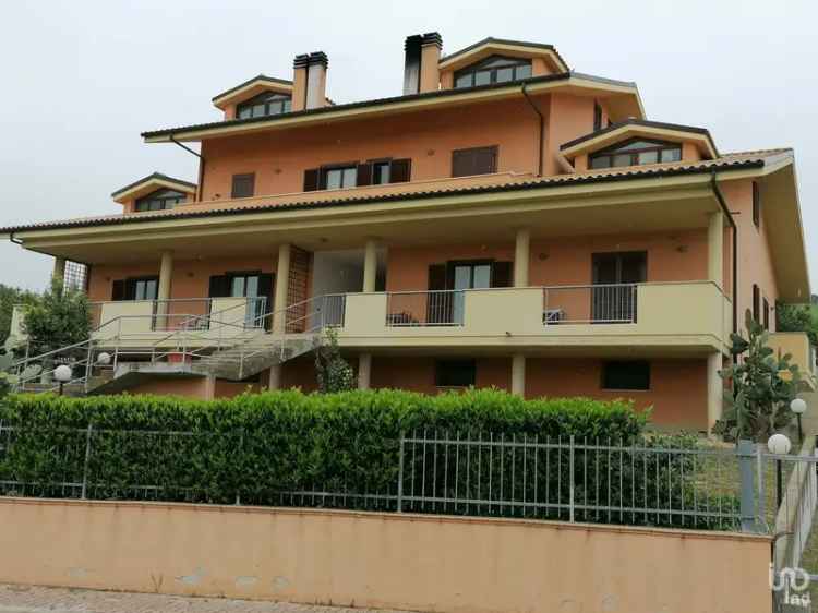 Vendita villa Bifamiliare 11 locali di 450 m² in Pineto (64025) - 74311 - iad