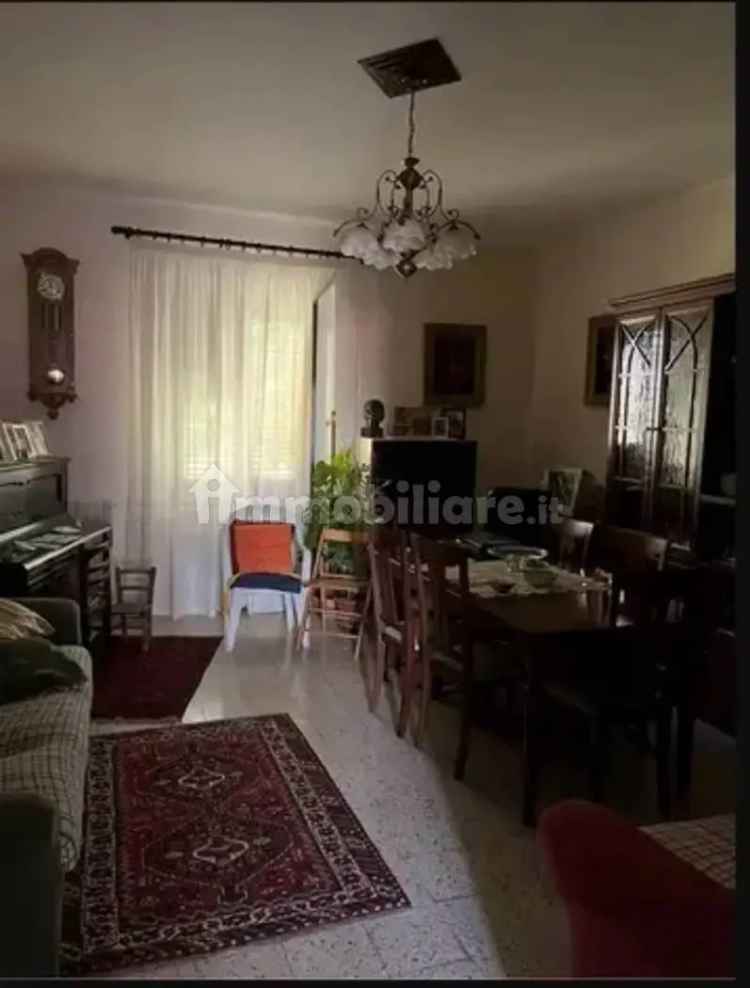 Appartamento 126 mq Nicosia 6,5 vani 1 bagno