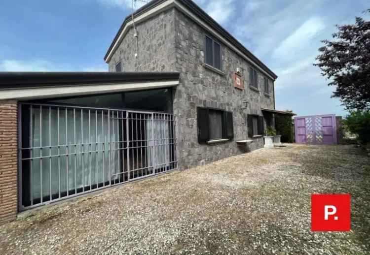 Villa in vendita a Caserta 10 locali 4 bagni 280 mq