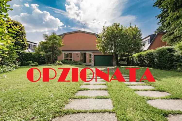 Villa in Via Como 31, Bollate, 5 locali, 3 bagni, giardino privato