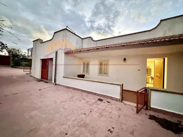 Villa in TRAVERSA MALLIA, Siracusa, 3 locali, 1 bagno, garage, 95 m²