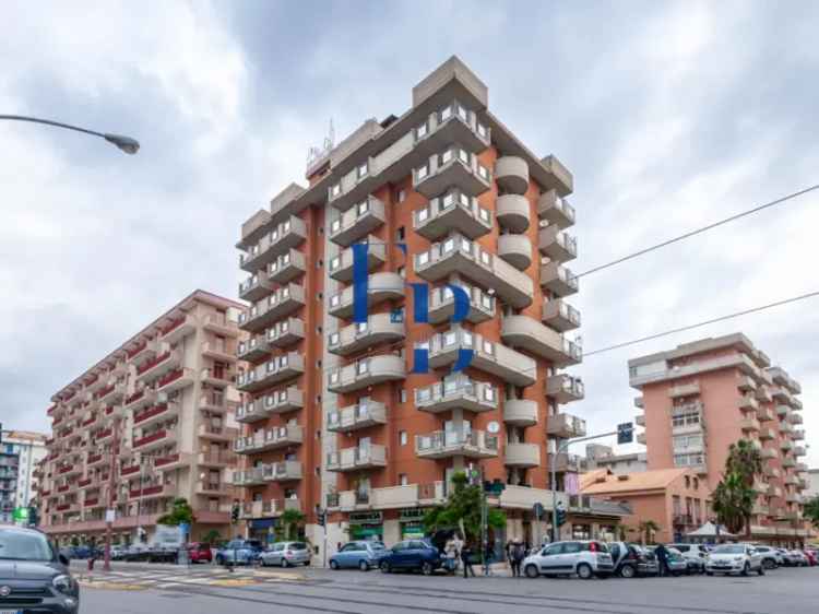 Appartamento in Via Federico Ferrari Orsi, Palermo, 2 bagni, 140 m²