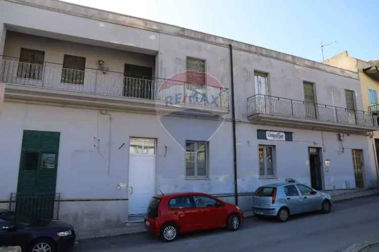 Appartamento in Via Cavour, Pachino, 10 locali, 3 bagni, 400 m²