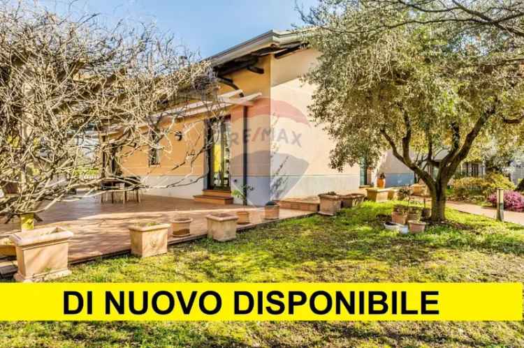 Villa in VIA GARIBALDI, Cassano Magnago, 7 locali, 4 bagni, con box