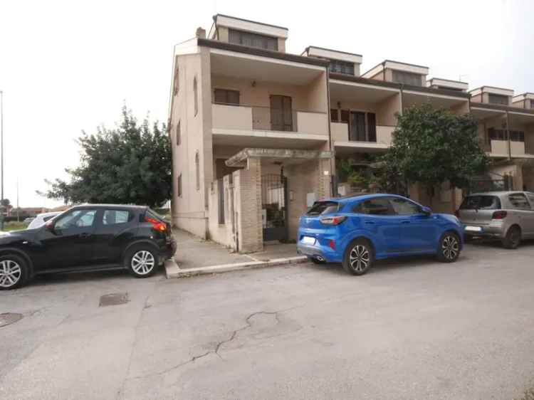 Villa in Via Tizzano 1, Foggia, 5 locali, 5 bagni, con box, 400 m²