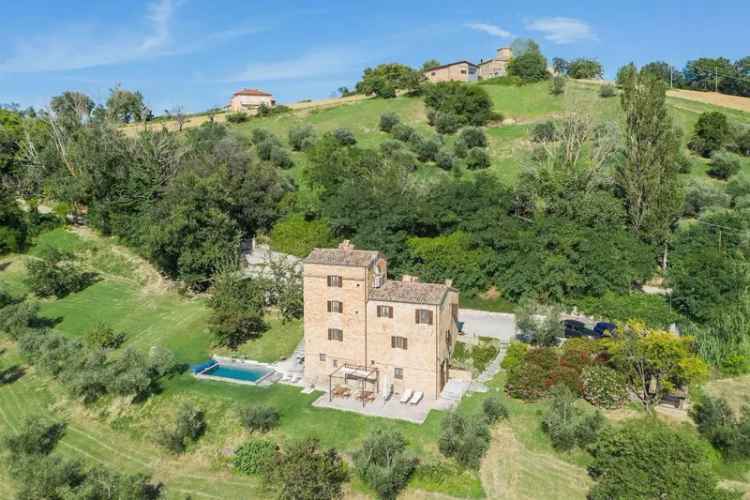 Casale con torre del XV secolo vicino alla Riviera Adriatica