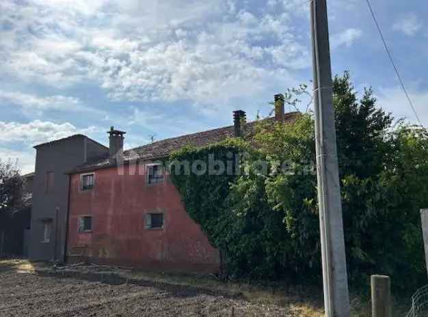 Casa indipendente all'asta via Trento 155, San Martino di Venezze