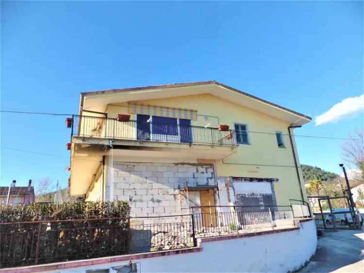 Appartamento in Via canale, Alatri, 6 locali, 1 bagno, 300 m²