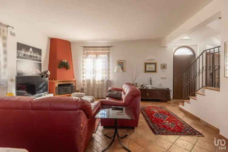 Vendita villa 7 locali di 255 m² in Macerata (62100) - 107425 - iad