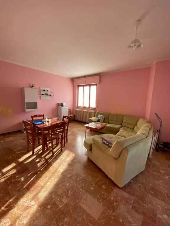 Appartamento in Via piane, Montegiorgio, 9 locali, 1 bagno, 160 m²