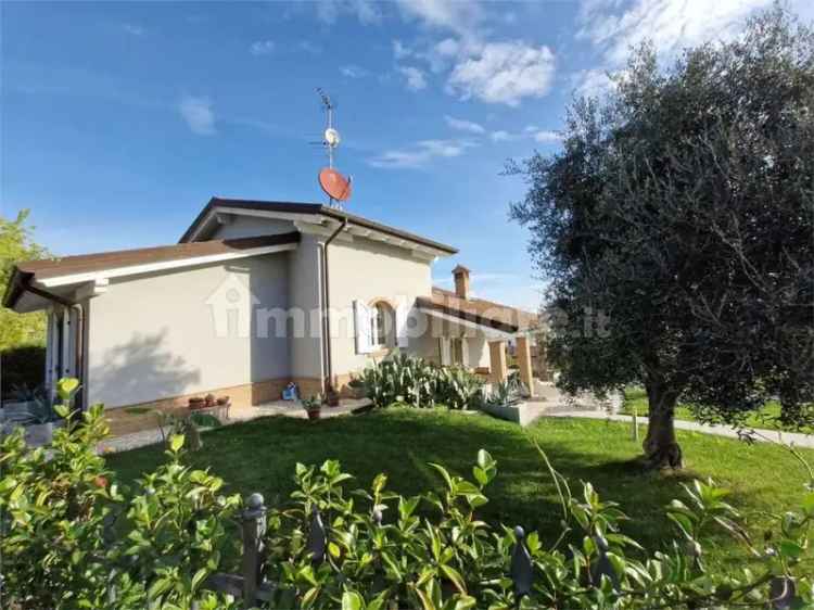 Villa unifamiliare, buono stato, 300 m², Serramazzoni