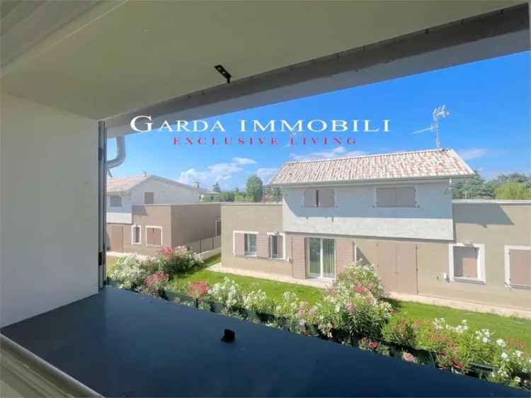 Villa in vendita a Peschiera del Garda 6 locali 4 bagni