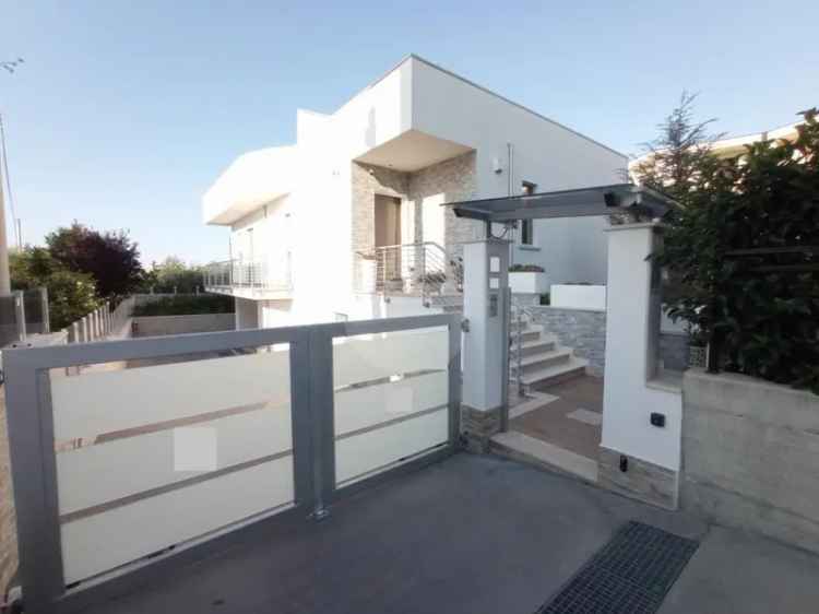 Villa in VIA GENOVA, San Salvo, 10 locali, 4 bagni, arredato, 200 m²